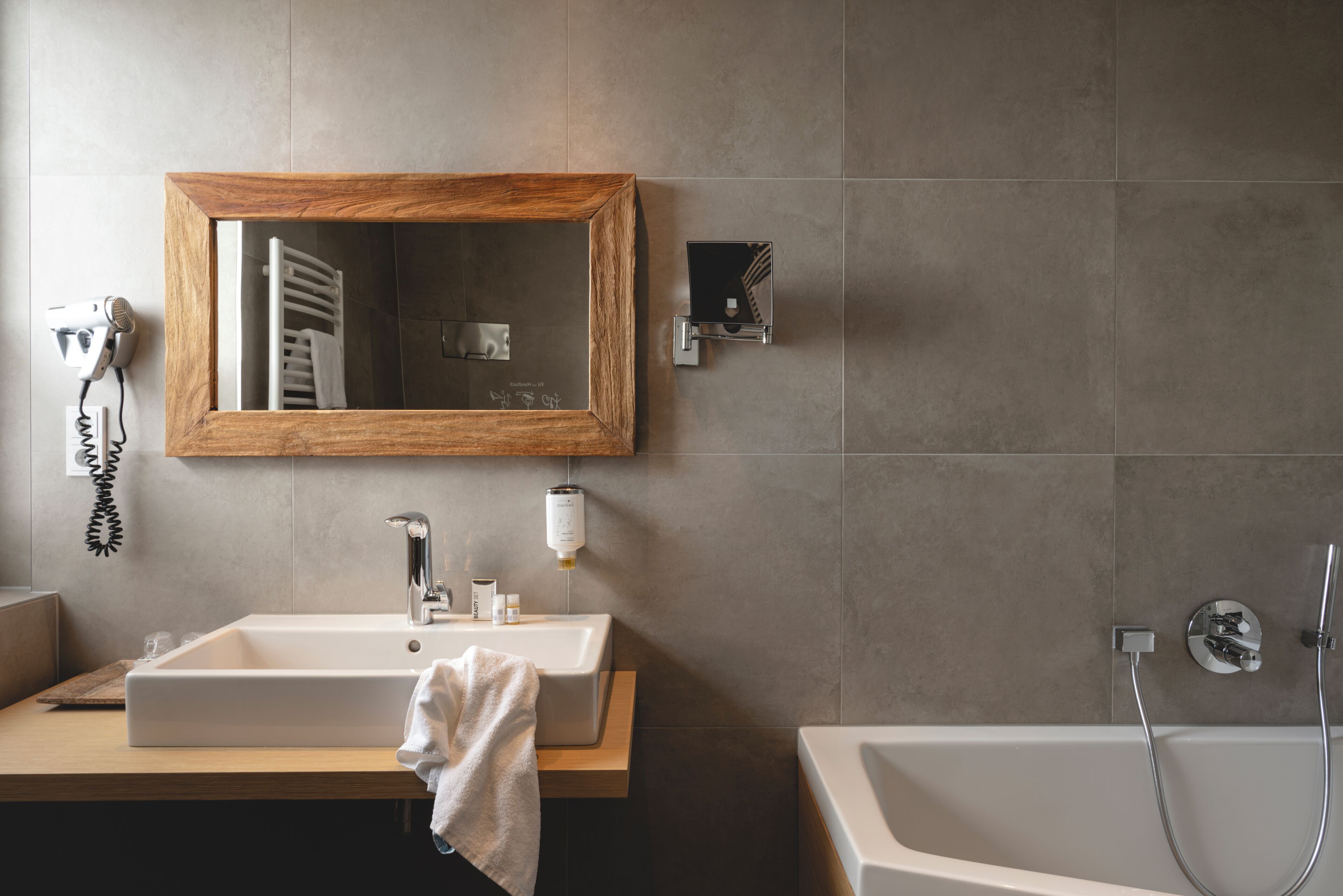 sailing suite | bathroom | free toiletries, hair dryer, towels, soap