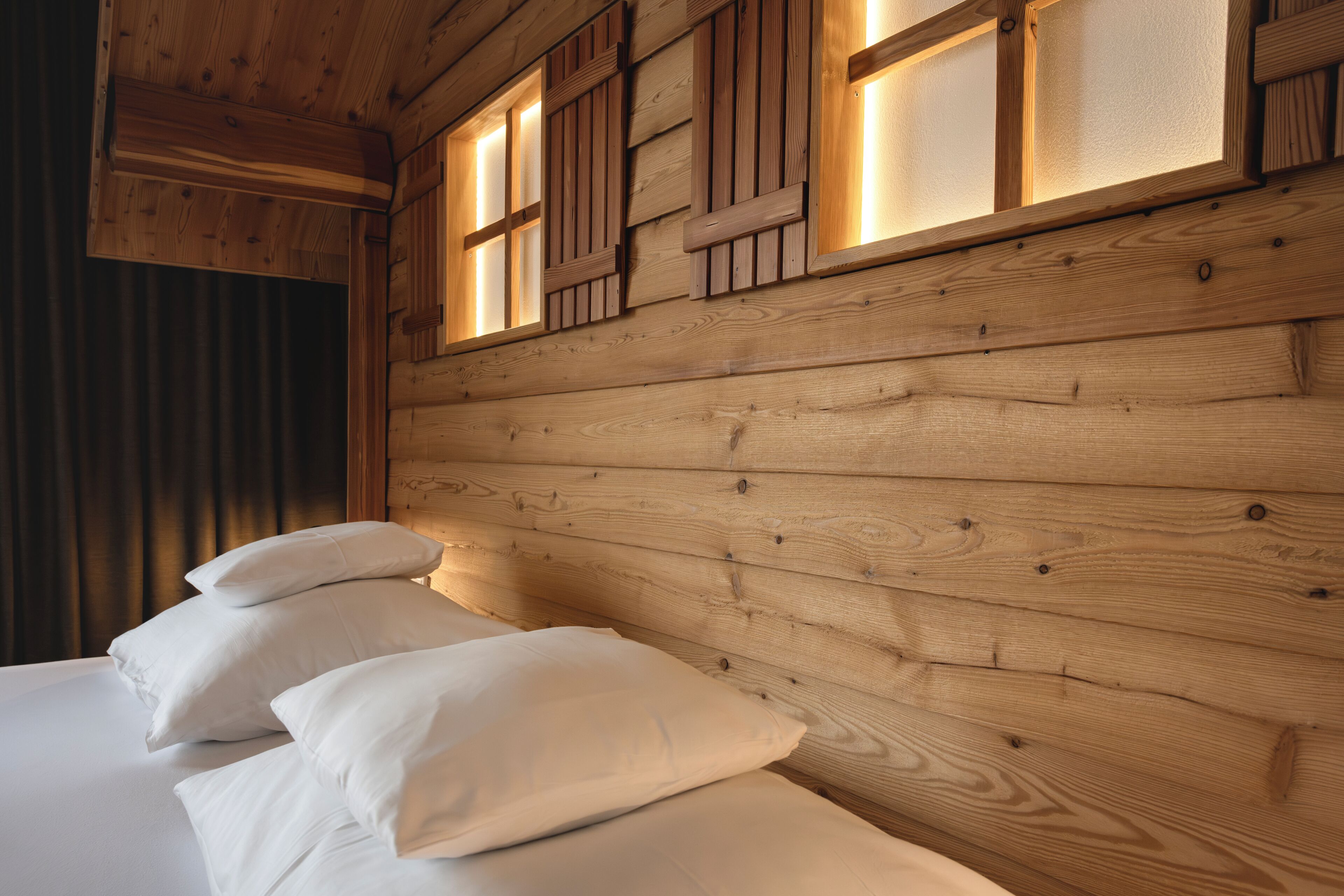 superior double room | hypo-allergenic bedding, minibar, in-room safe, desk