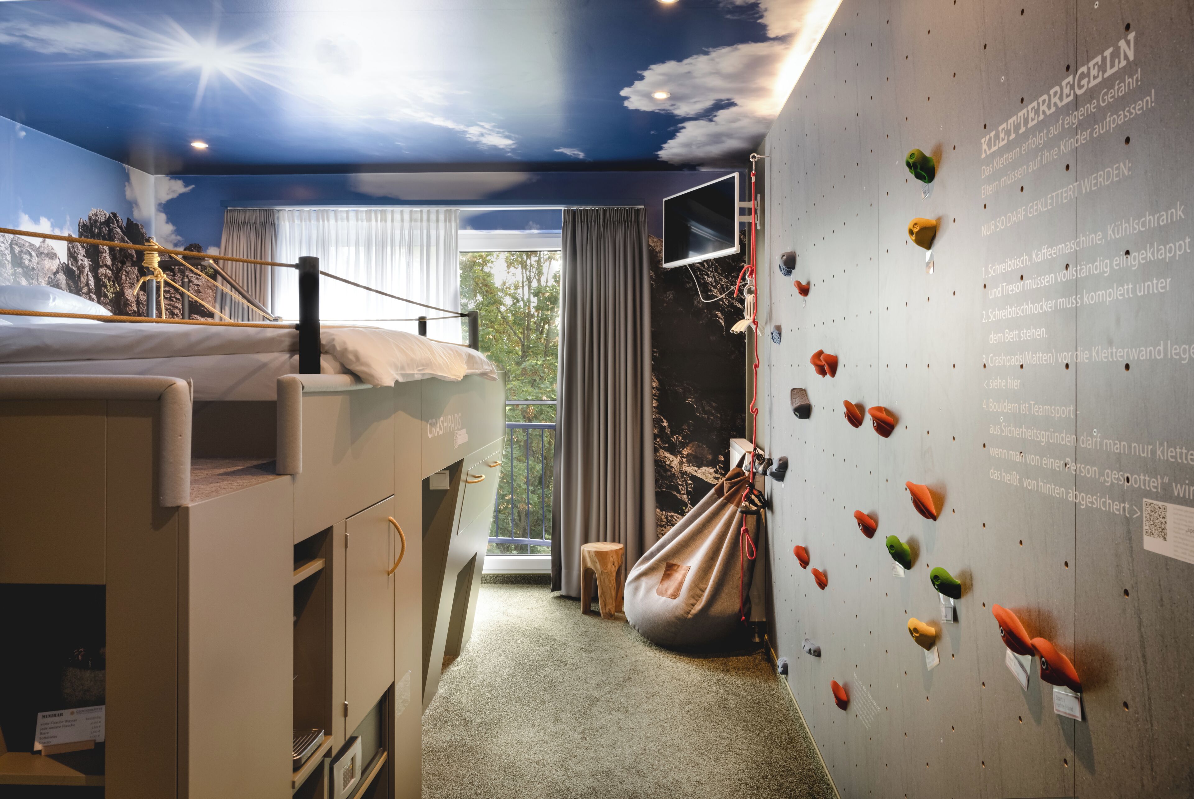 superior double room | hypo-allergenic bedding, minibar, in-room safe, desk