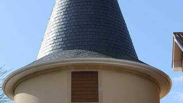 Suite, Tower | 1 bilik tidur, peralatan tempat tidur hipoalergenik, meja, kalis bunyi