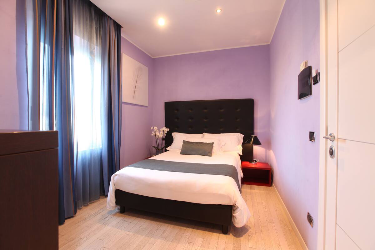 Habitación doble de uso individual | Camas Select Comfort, escritorio, insonorización y cunas gratuitas