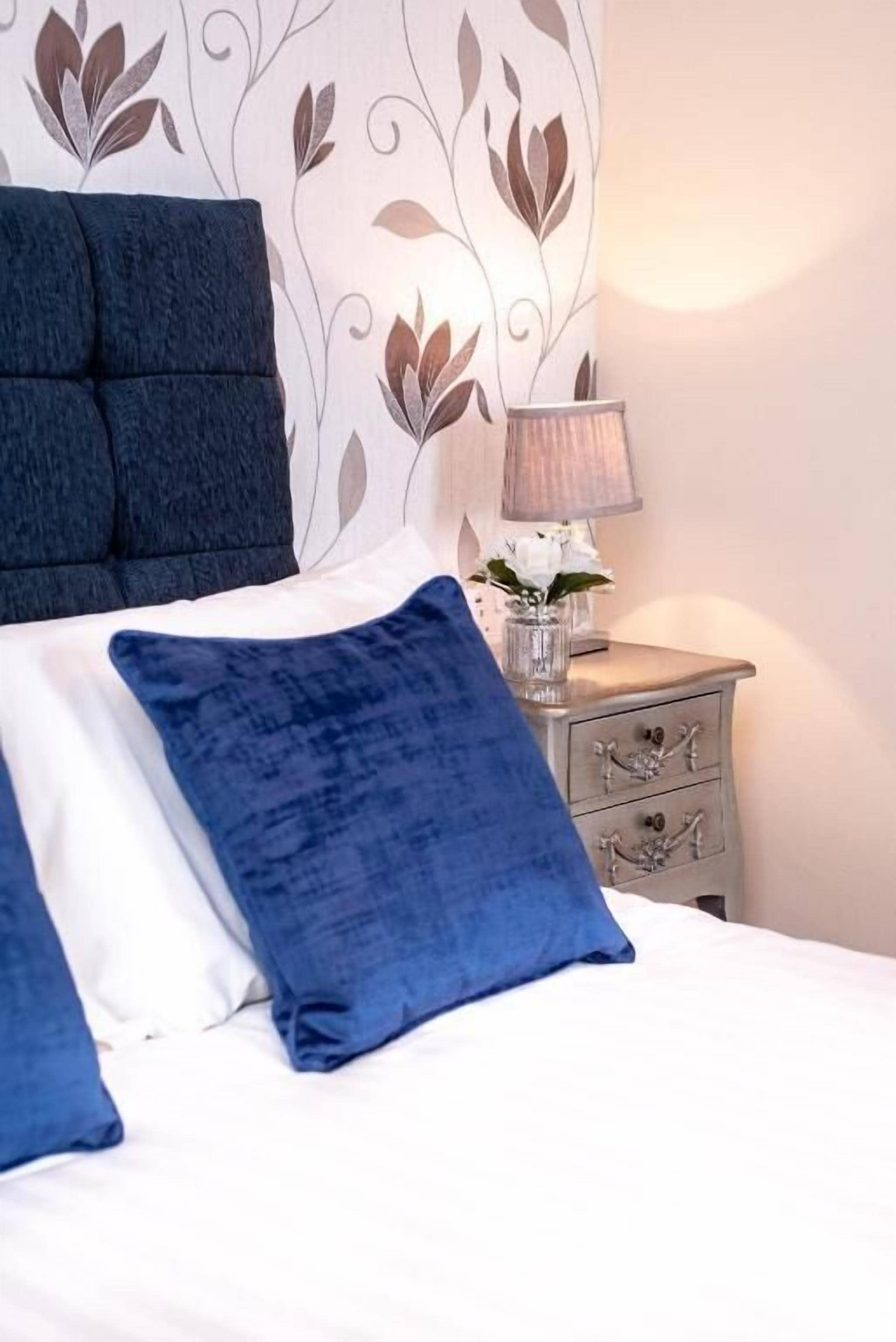 طراز فريد لكل وحدة ومكتب ومساحة عمل للكمبيوتر المحمول وستائر تعتيم