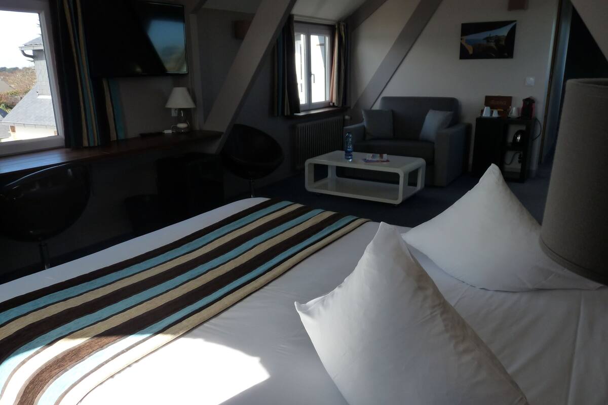 Habitació superior, vistes al mar | Roba de llit d'alta qualitat, caixa forta a l'habitació i escriptori 