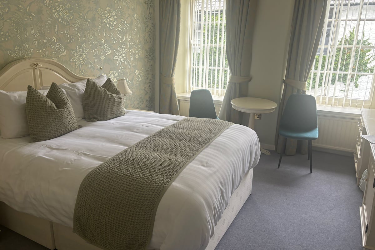 executive double room | premium bedding, desk, laptop workspace, blackout curtains