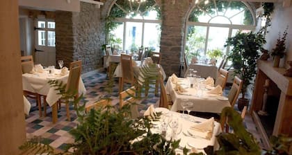 Feathers Hotel, Bar and Restaurant