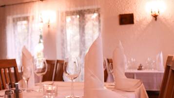 Breakfast, dinner served; international cuisine, garden views