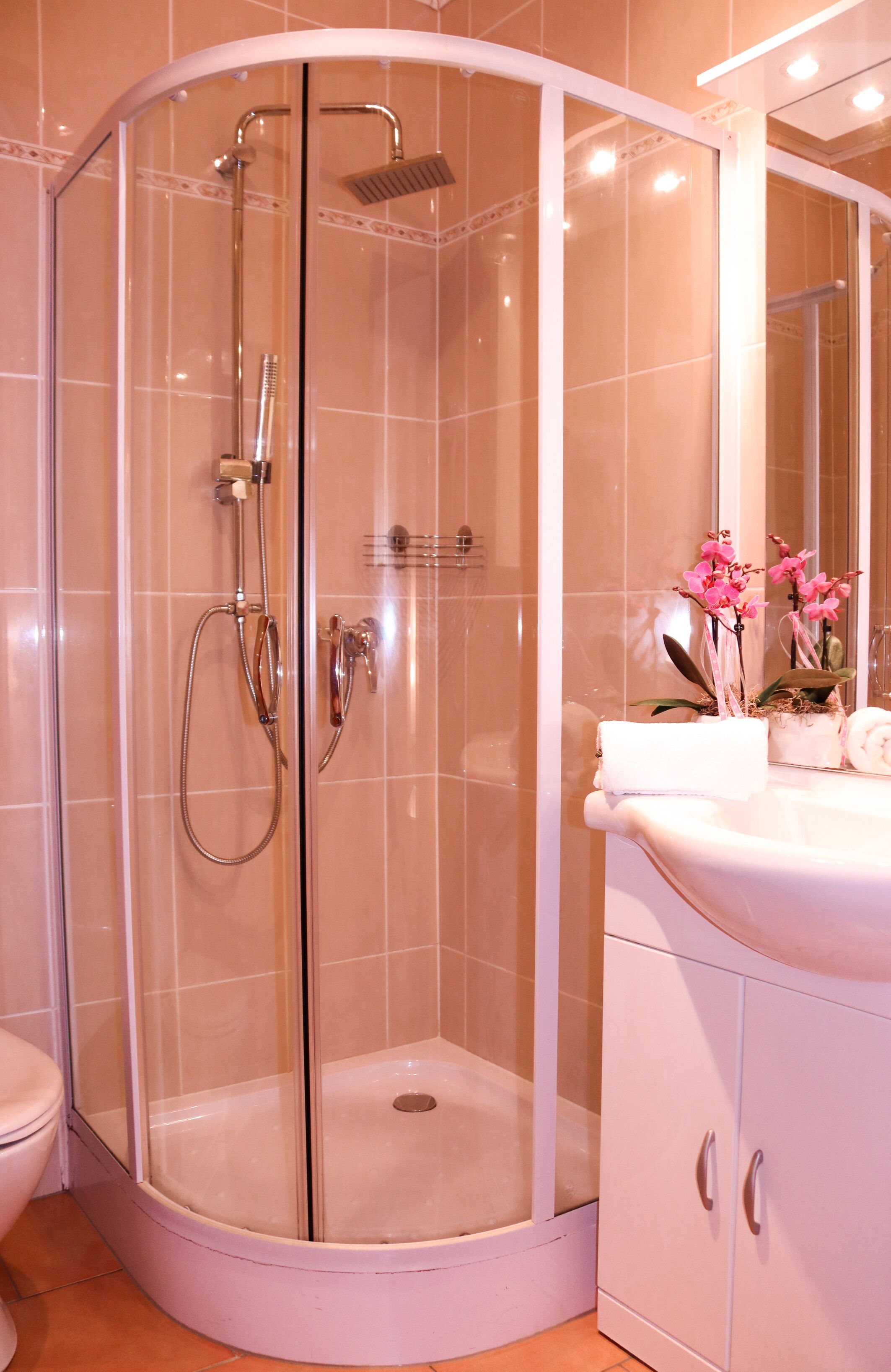 Single Room | Premium bedding, down comforters, individually decorated
