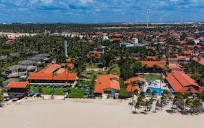 A resort with multiple buildings, a swimming pool, and a beach area. - Rede Beach (Trairi)
