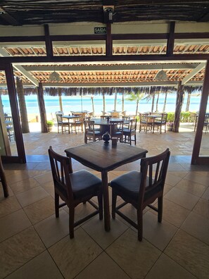 حيث تُقدم وجبات الإفطار، الغداء، الأطباق البرازيلية، إطلالات على الشاطئ