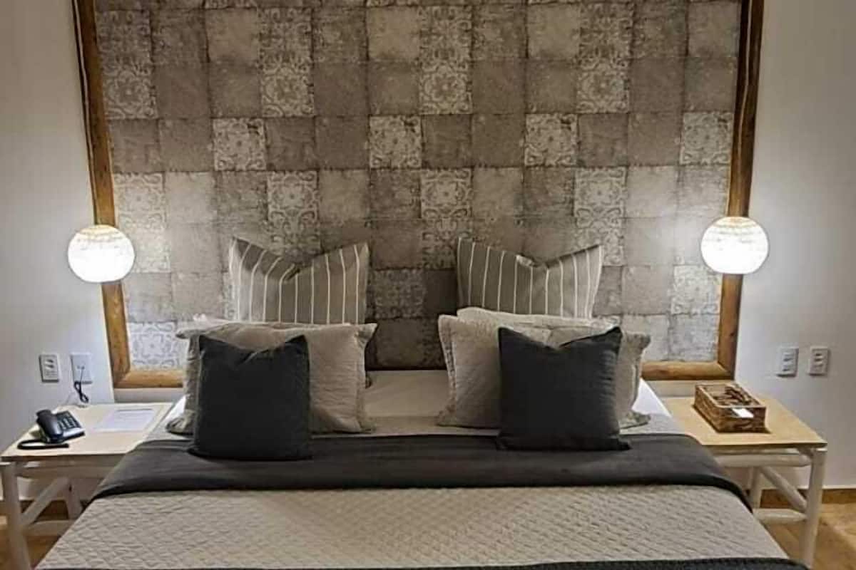 beach bliss jacuzzi | minibar, in-room safe, blackout curtains, bed sheets