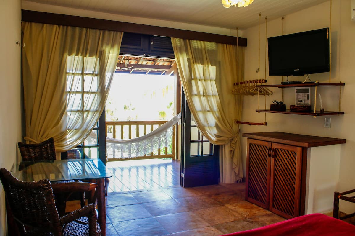 Beach casal Confort | Frigobar, cofres nos quartos, cortinas blackout, roupa de cama