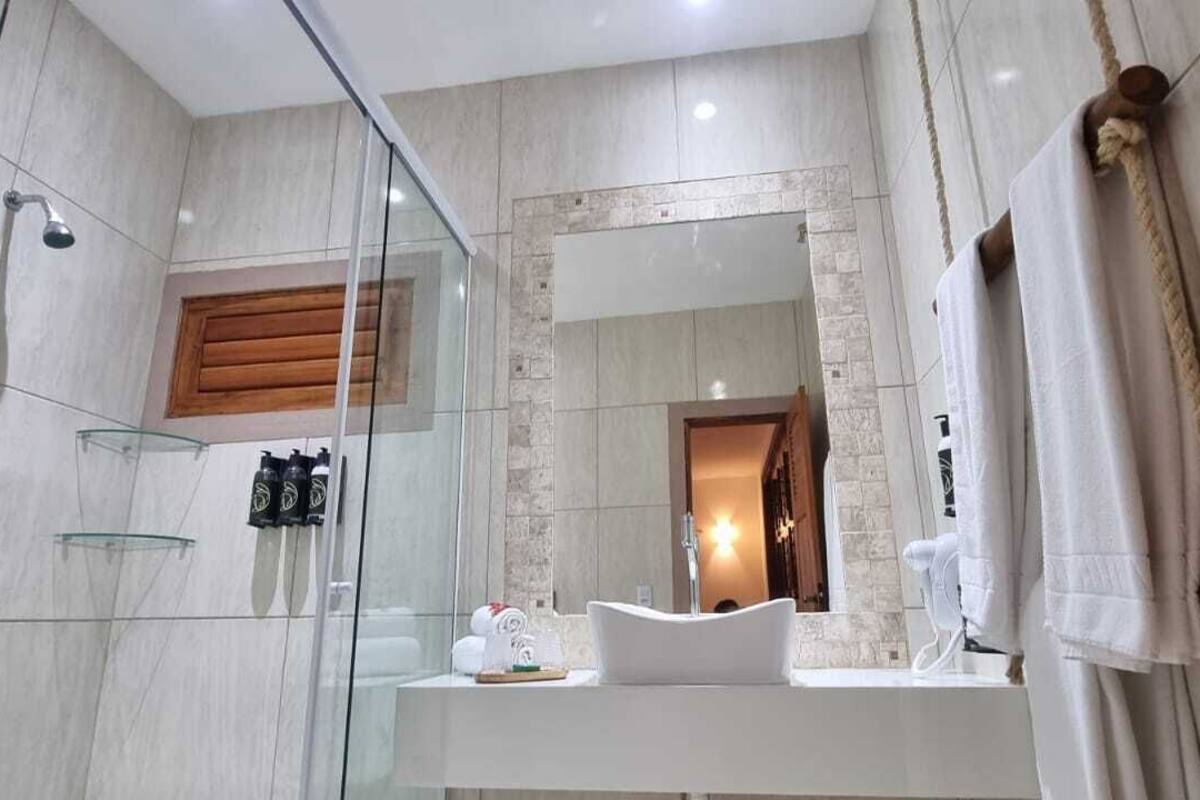 beach bliss jacuzzi | bathroom | shower, free toiletries, hair dryer, towels