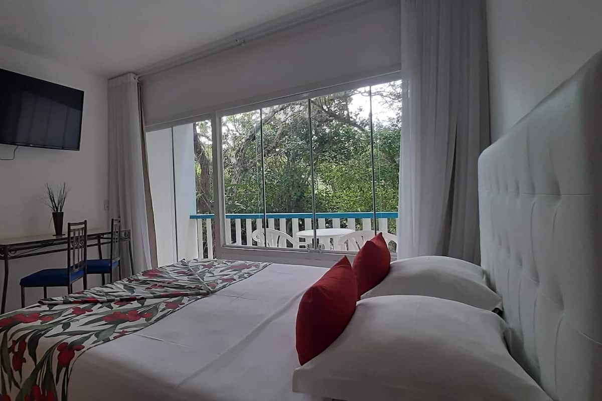 In-room safe, free WiFi, bed sheets