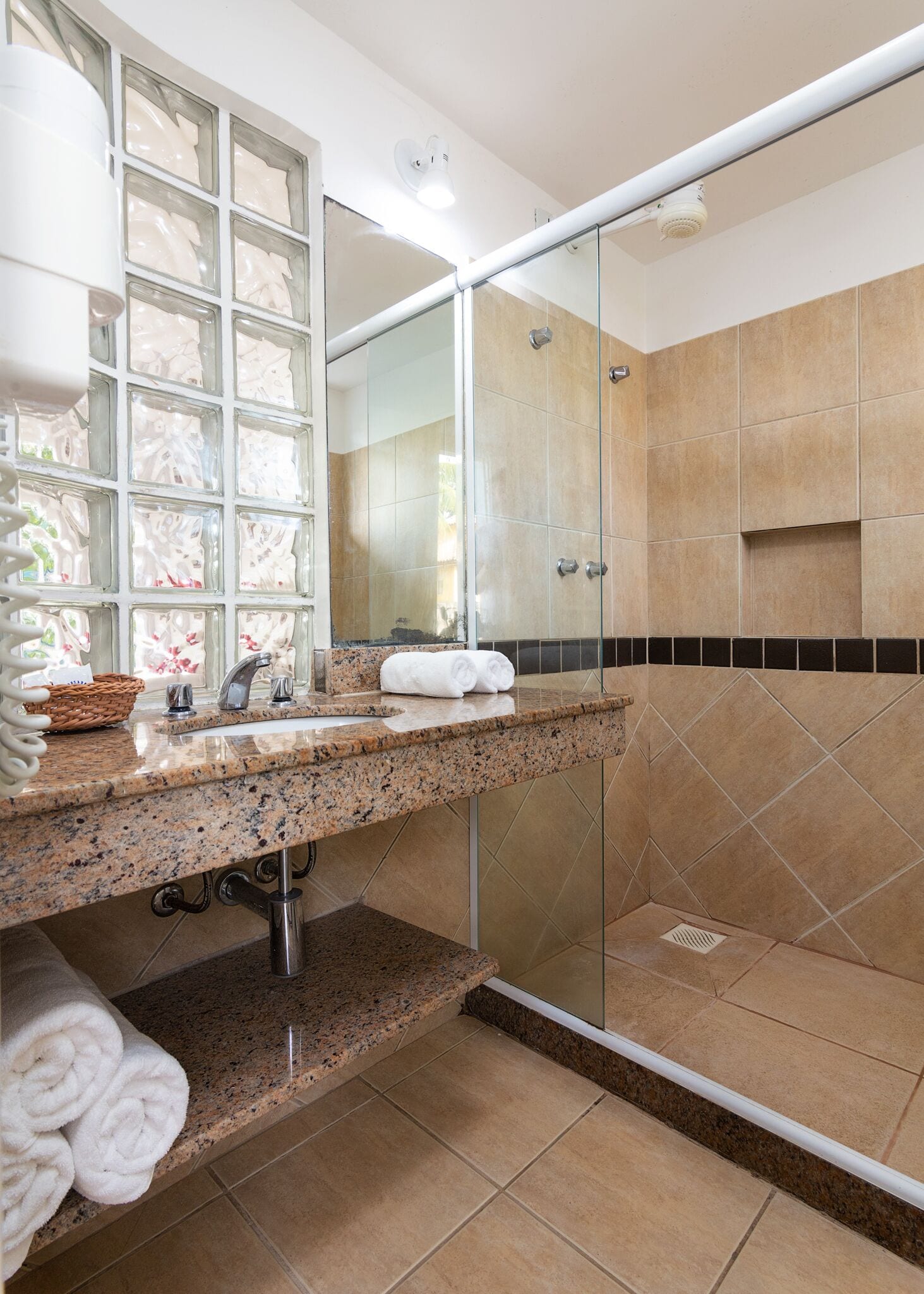 suite superior | 1 bedroom, in-room safe, free wifi, bed sheets