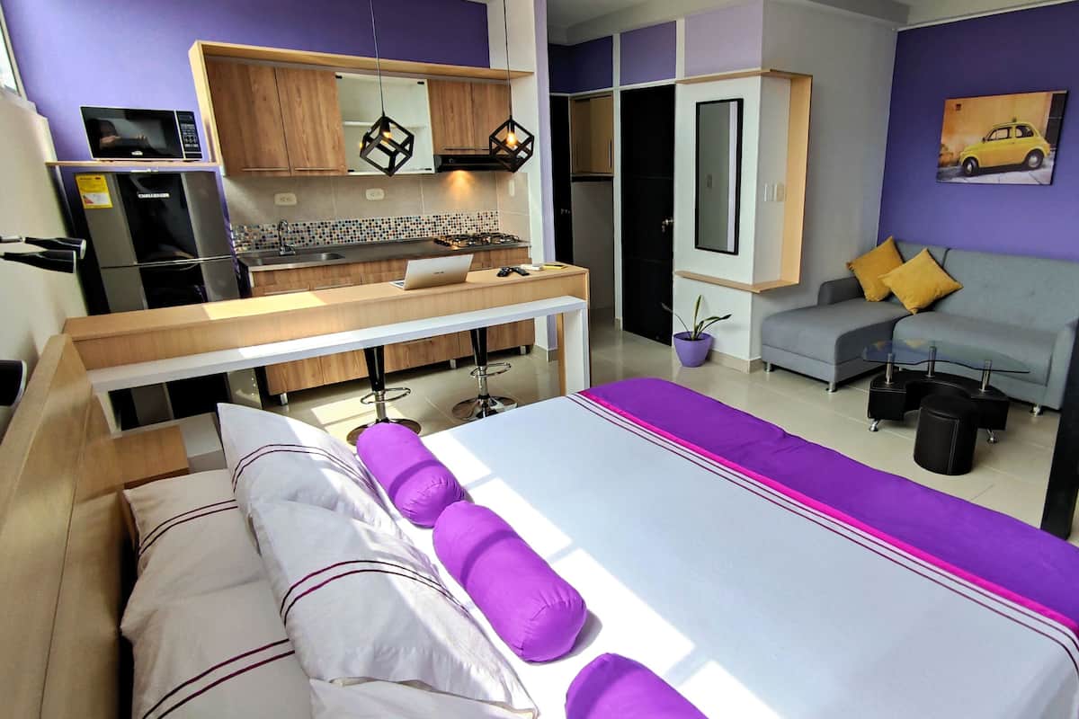 Deluxe Studio Suite, Kitchen, Mountain View | Premium bedding, down comforters, blackout drapes