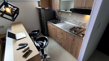 Deluxe Studio Suite, Kitchen, Mountain View | Premium bedding, down comforters, individually decorated
