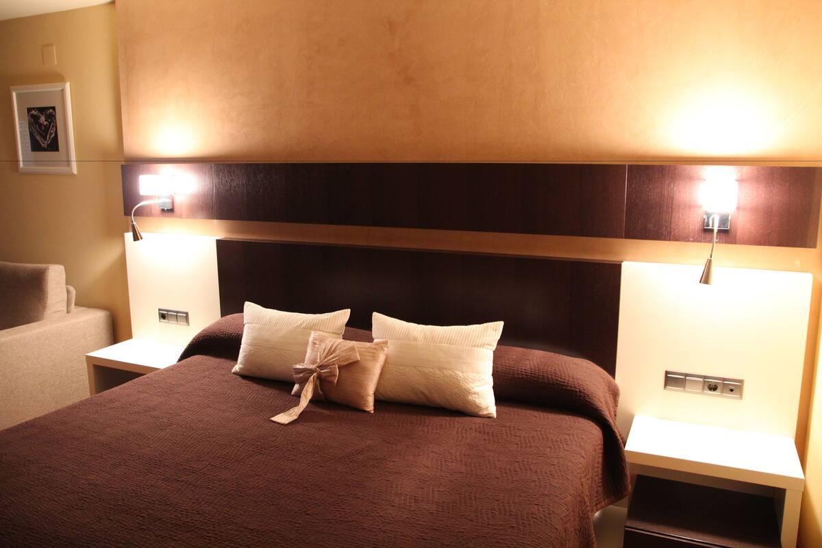 In-room safe, desk, blackout curtains, soundproofing