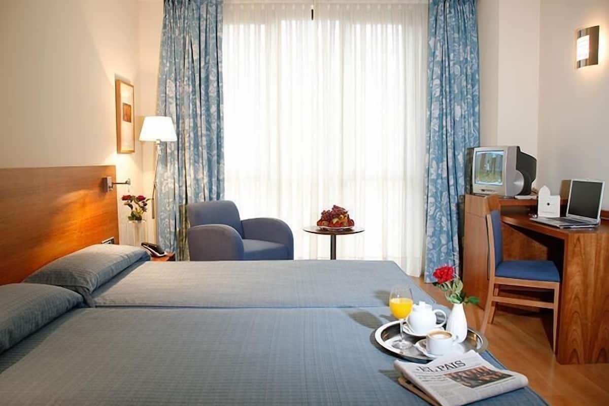 minibar, in-room safe, desk, laptop workspace