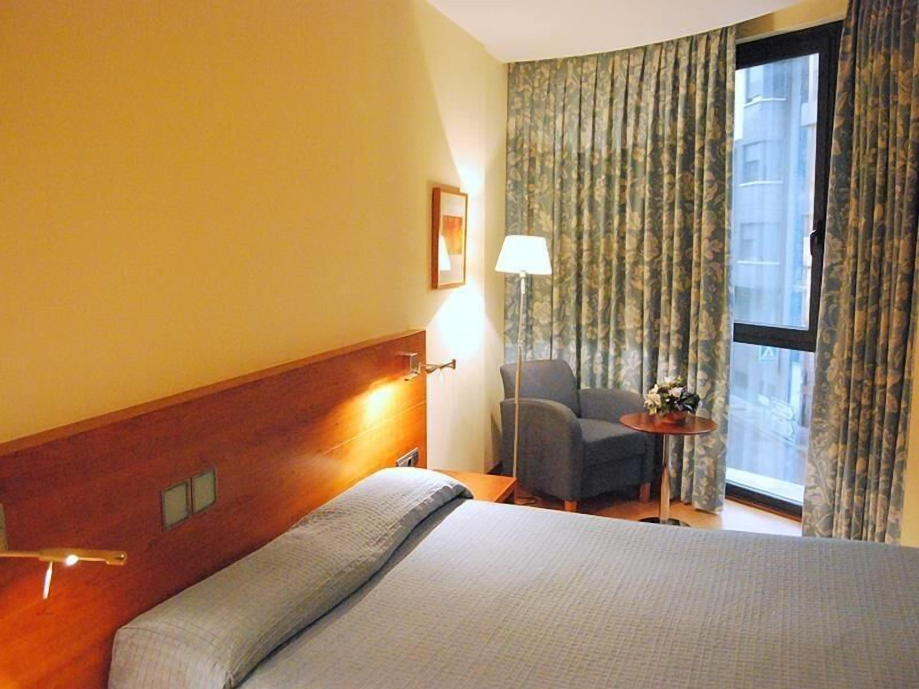 minibar, in-room safe, desk, laptop workspace