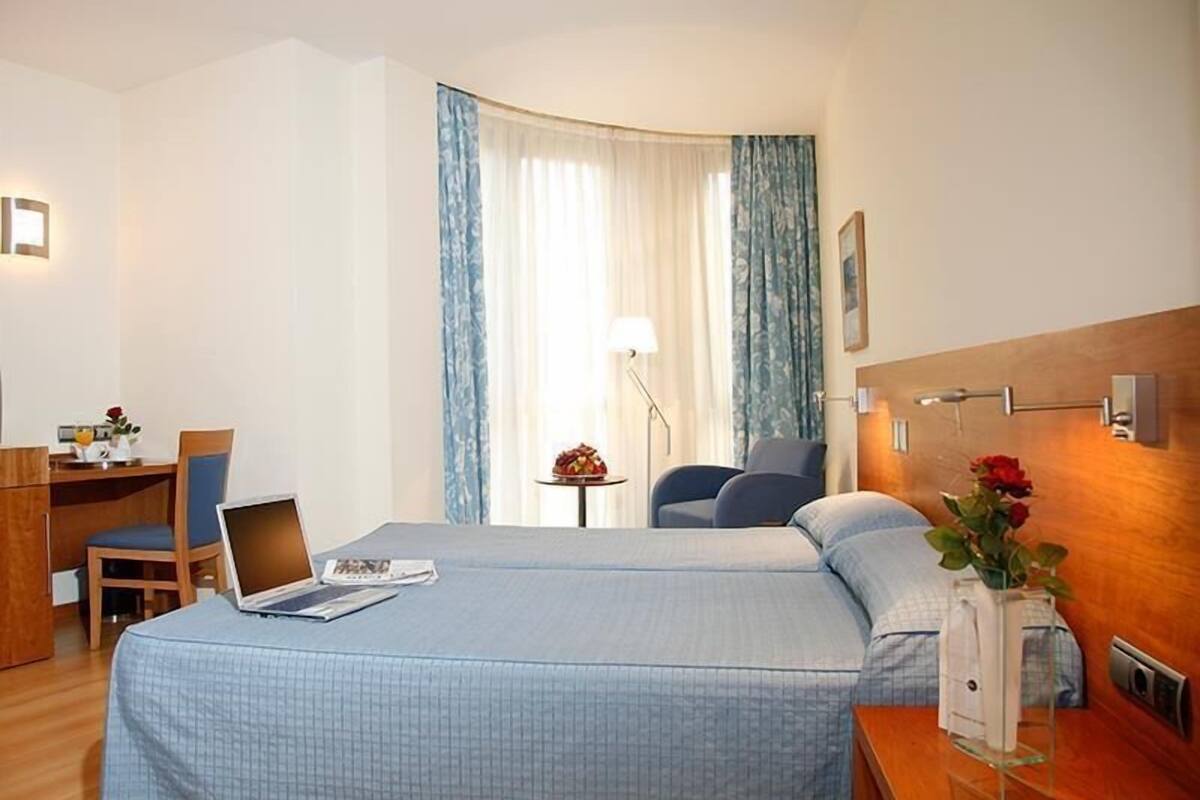 minibar, in-room safe, desk, laptop workspace