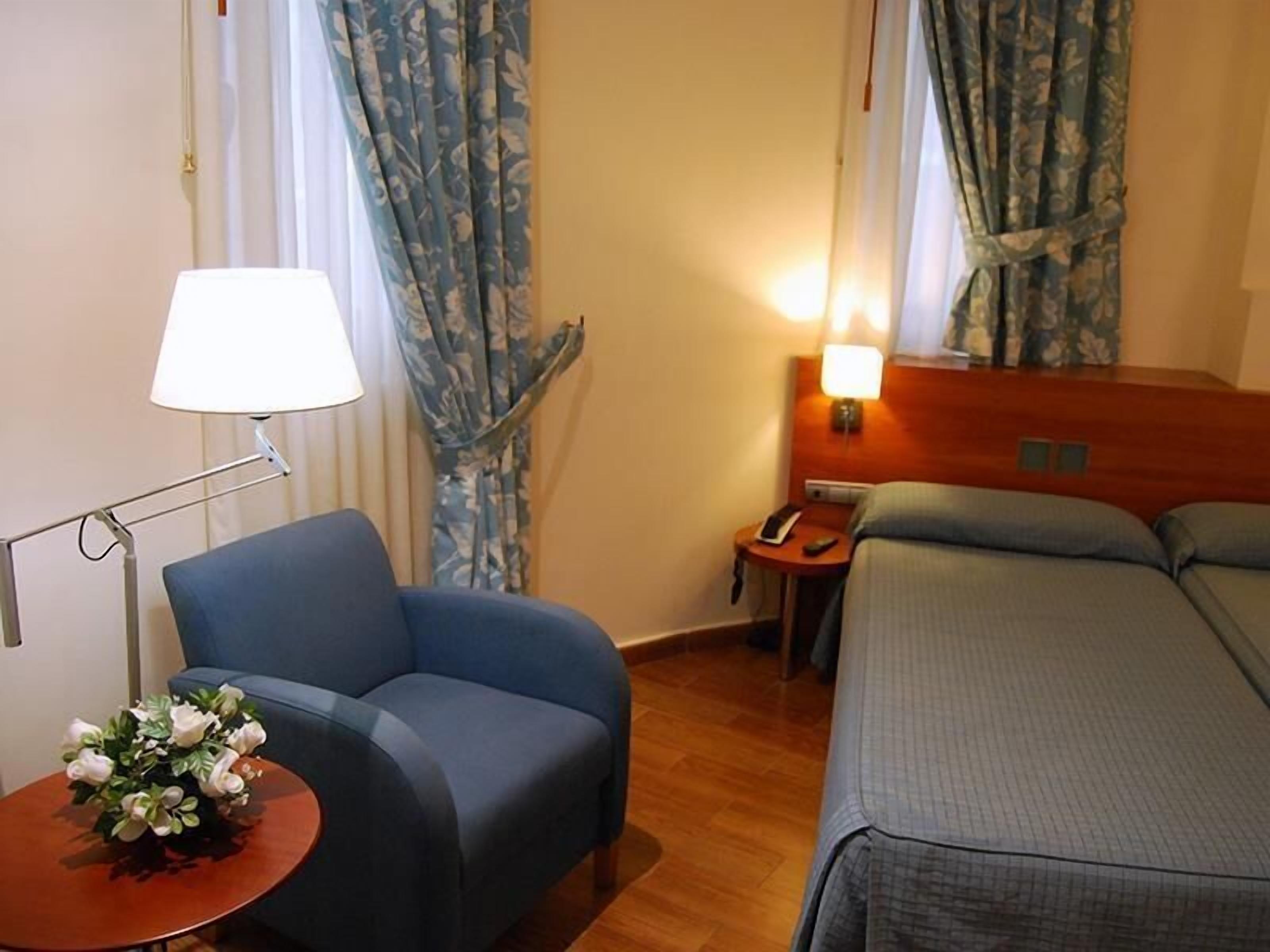 minibar, in-room safe, desk, laptop workspace