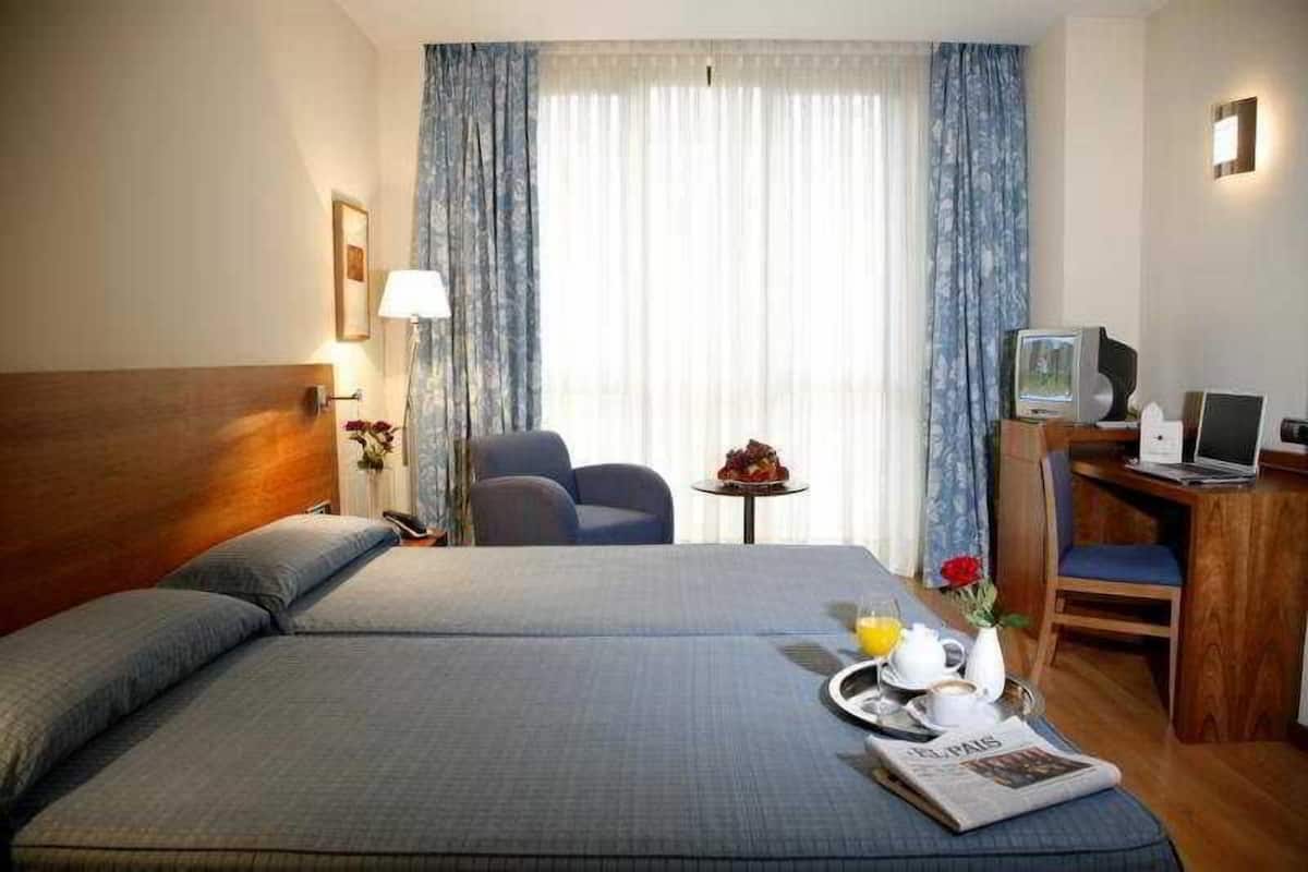 Minibar, in-room safe, desk, laptop workspace
