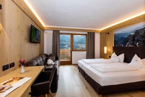 Senger med Select Comfort-madrass, minibar og safe på rommet