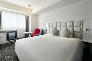 Quarto casal | Cofres nos quartos, cortinas blackout, ferros/tábuas de passar roupa