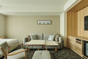 Quarto duplo luxo (2 Beds + Sofa Bed) | Cofres nos quartos, cortinas blackout, ferros/tábuas de passar roupa