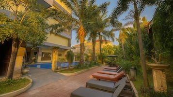 Outdoor pool, open 7:00 AM to 9:00 PM, pool umbrellas, pool loungers