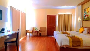 Deluxe Twin Room | In-room safe, desk, laptop workspace, blackout curtains - Puri Saron Hotel Denpasar (Denpasar)