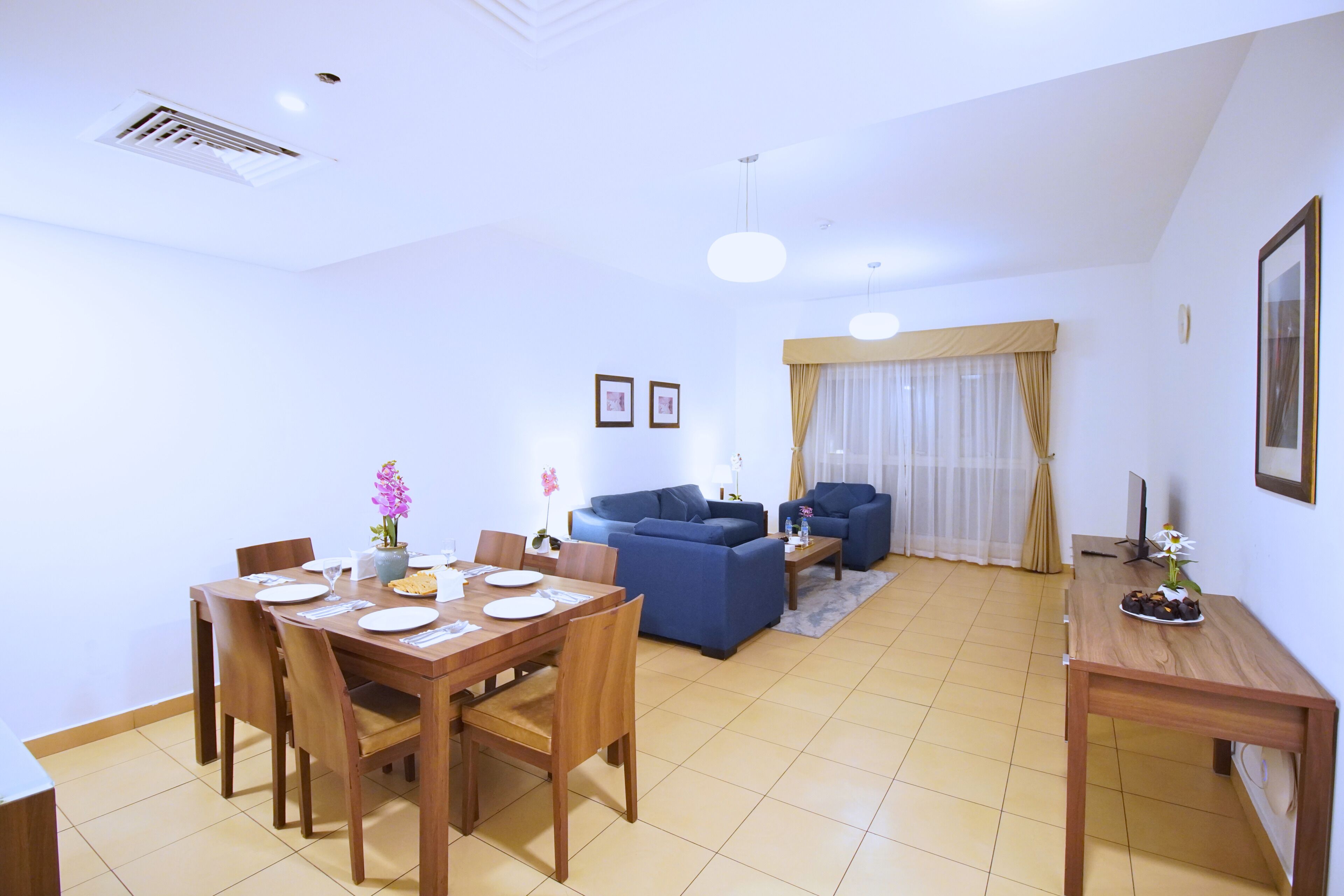 One Bedroom apartment | In-room safe, desk, laptop workspace, blackout drapes