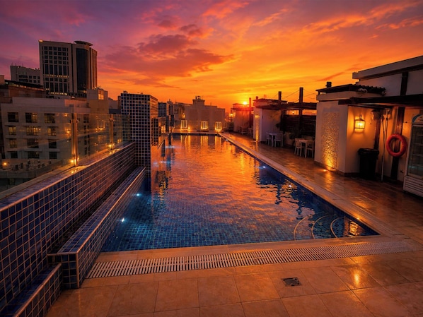 Outdoor pool, pool loungers