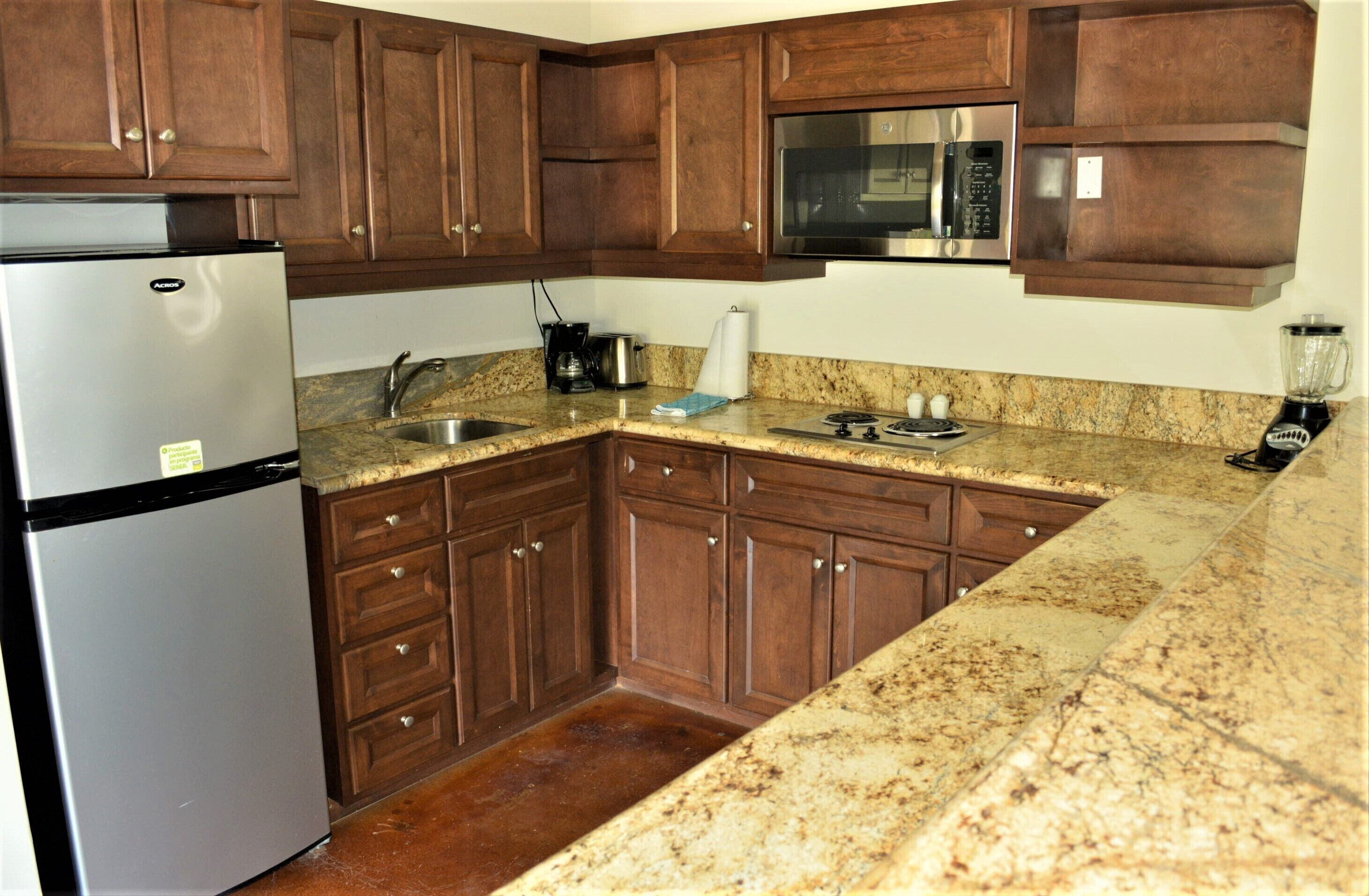 studio suite, 1 king bed | private kitchen | full-sized fridge, microwave, stovetop, coffee/tea maker
