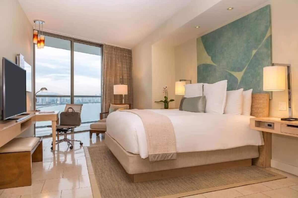 Egyptian cotton sheets, premium bedding, down comforters, pillowtop beds