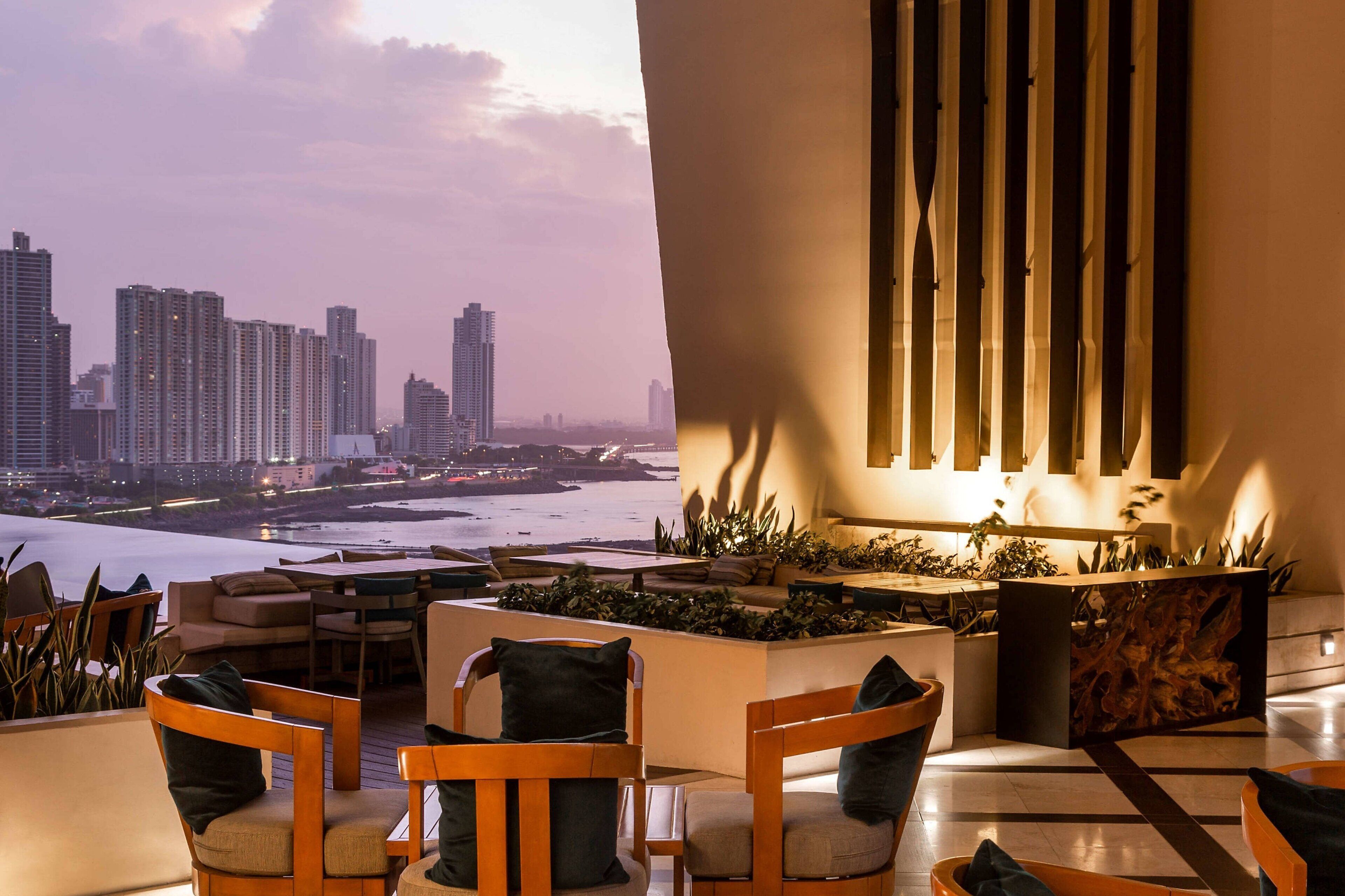 4 outdoor pools, free cabanas, pool umbrellas