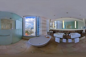 Bañera y ducha independientes, artículos de tocador de diseñador