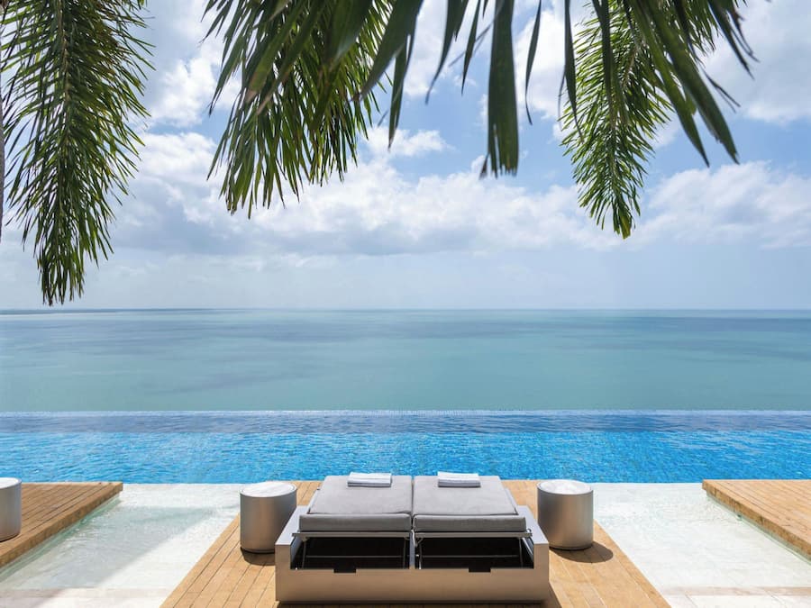 4 piscinas al aire libre, camas de piscina gratis, sombrillas