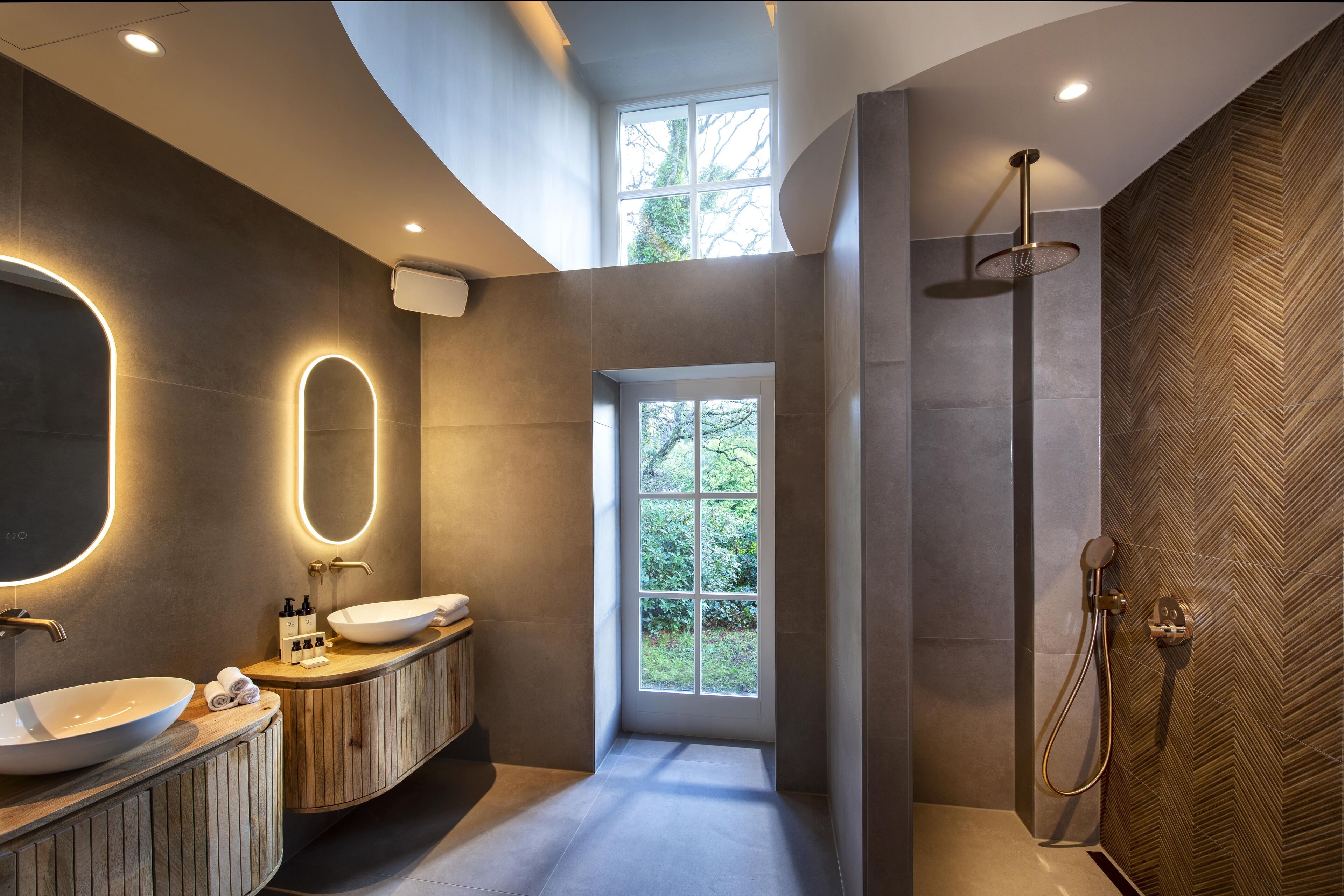 sauna, hot tub, massages