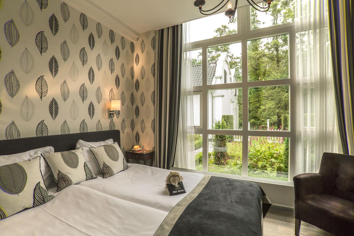 minibar, in-room safe, individually decorated, individually furnished