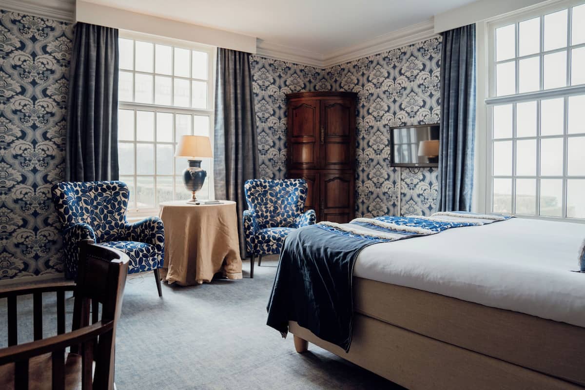 design double room | minibar, in-room safe, individually decorated, individually furnished