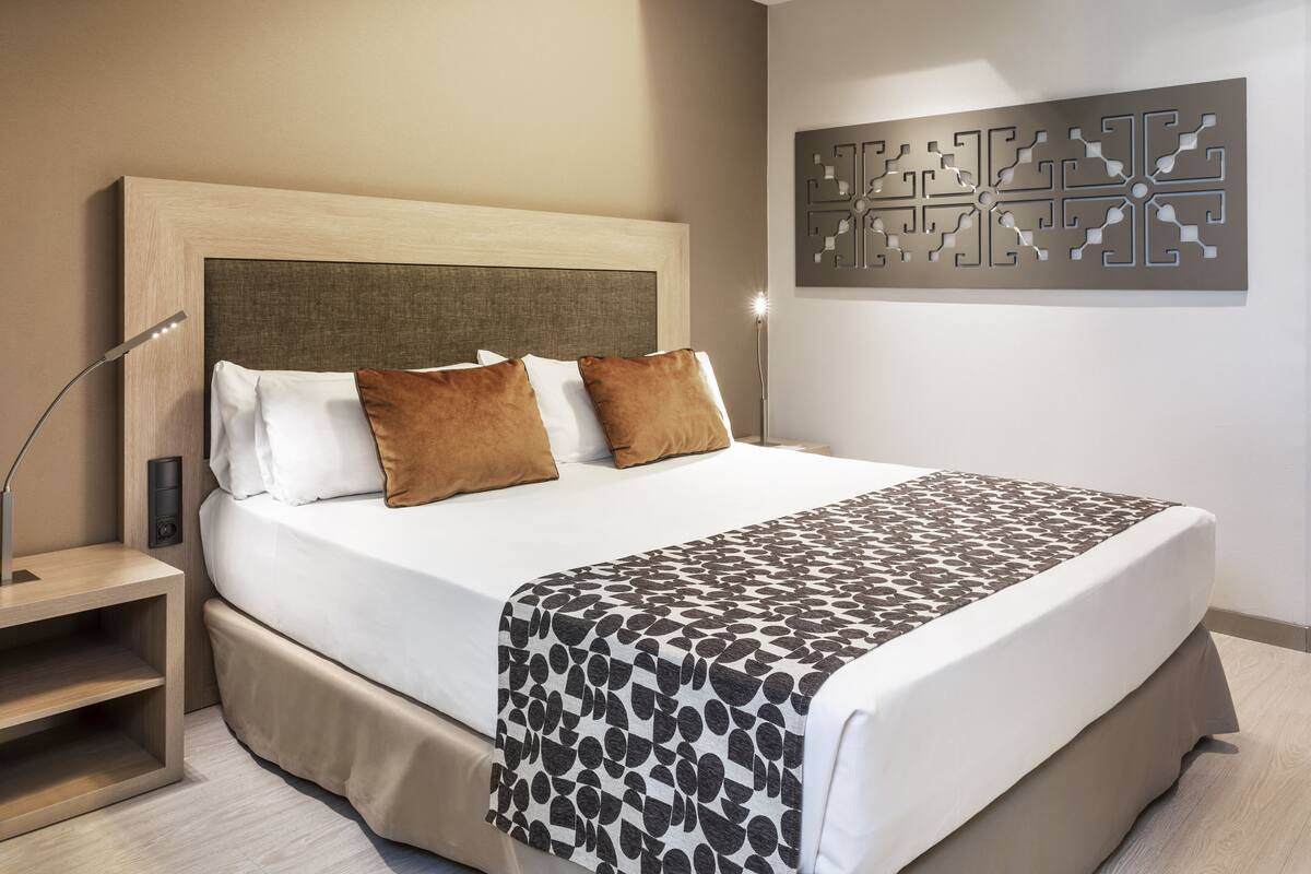 Minibar, in-room safe, desk, laptop workspace