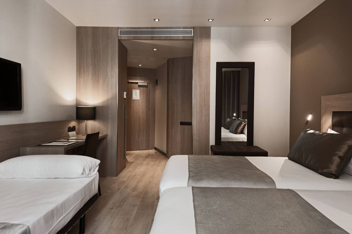 Minibar, in-room safe, desk, laptop workspace