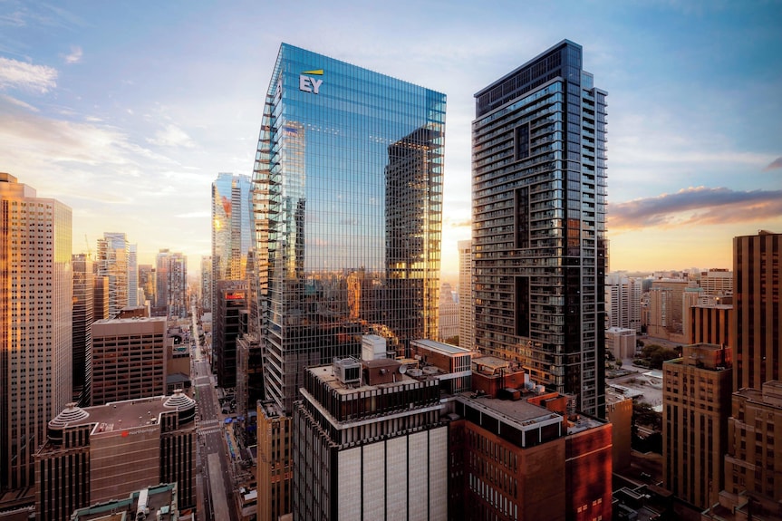 The 10 Best Luxury Hotels in Toronto for a Dream Stay