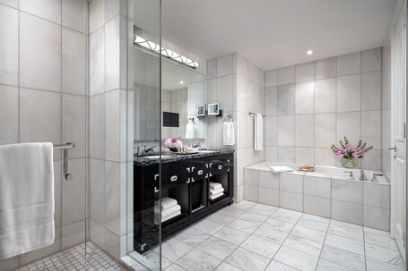 The St. Regis Toronto - Image 25
