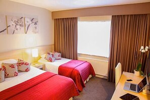 Bügeleisen/Bügelbrett, Babybetten, Zustellbetten, kostenloses WLAN