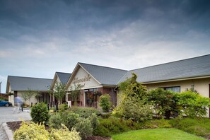 Front of property - Glenside Hotel (Drogheda)