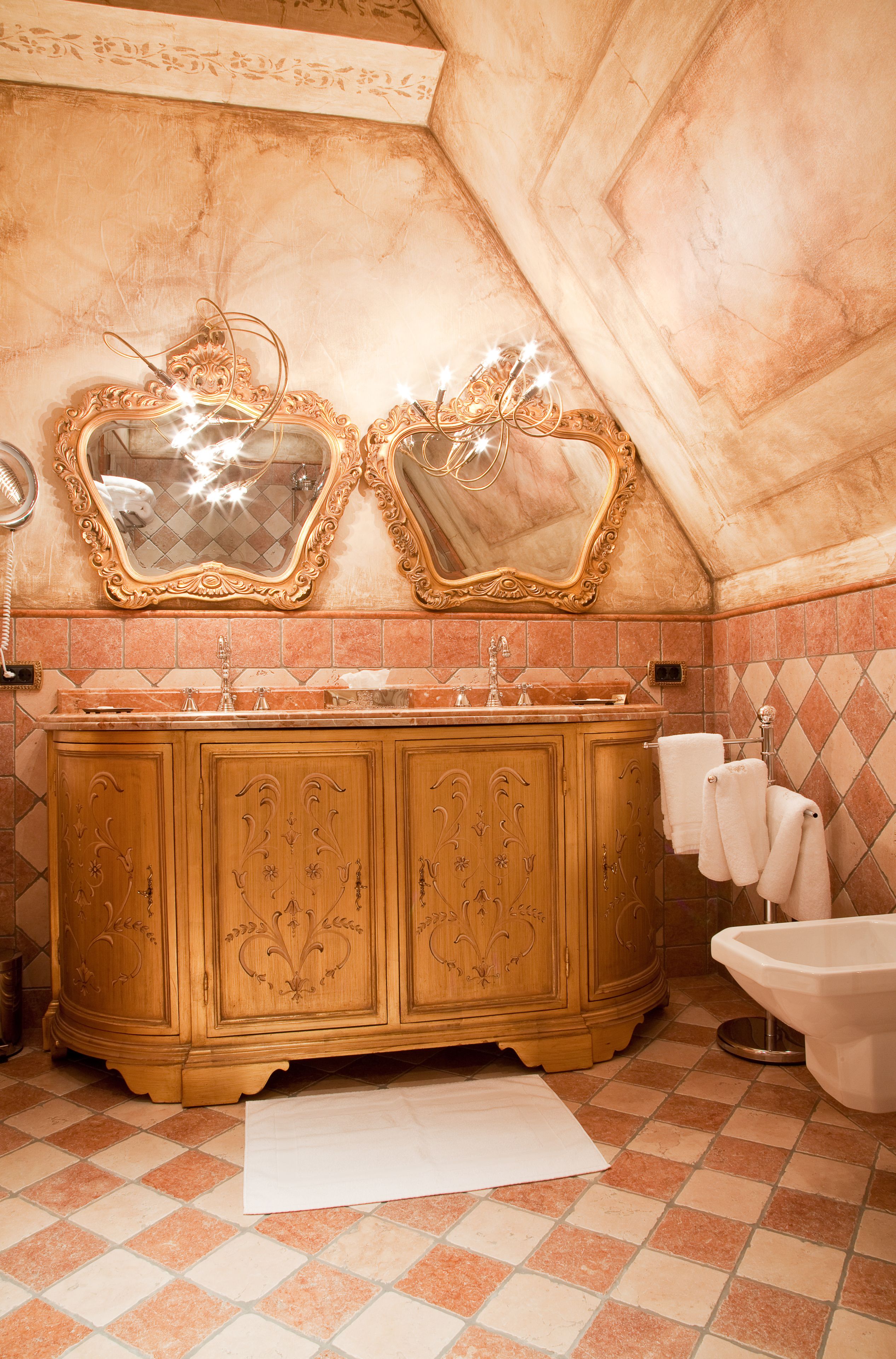 deluxe suite, park view | bathroom sink