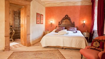 Classic Double Room, Park View | Minibar, in-room safe, desk, soundproofing