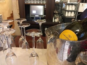 TĂ€gliches inbegriffenes FrĂŒhstĂŒcksbuffet